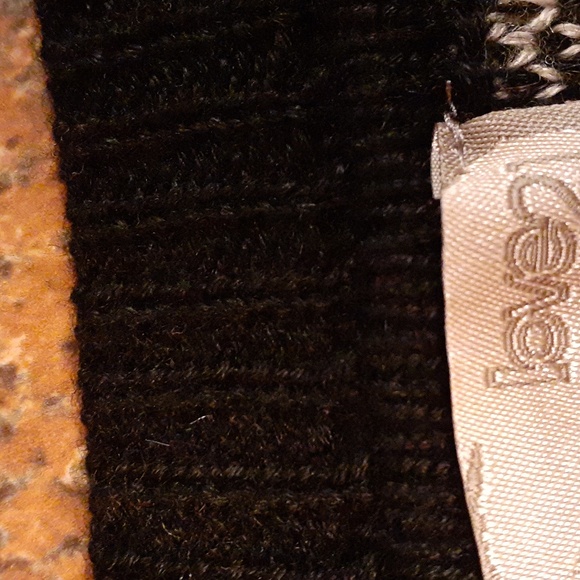 For sale! love  southwestern sweater size med. loved! - Picture 4 of 4